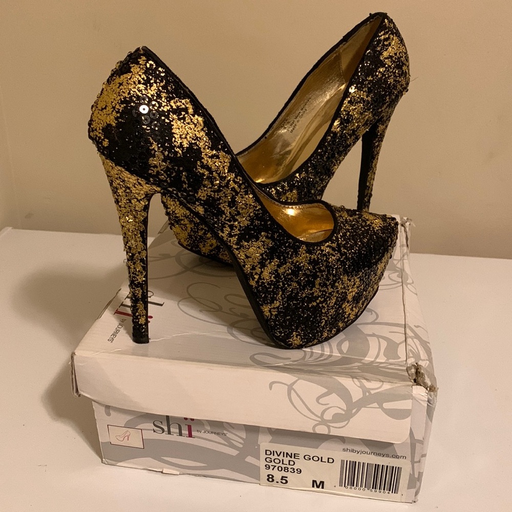 Shi by Journeys Divine Gold heels size 8.5! Worn maybe 3 times.